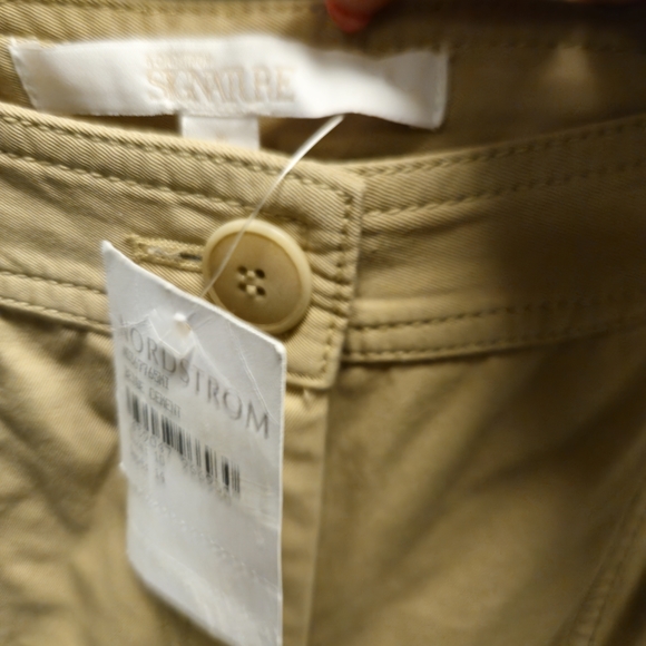 Nordstrom Signature Women's crop/Capri pant size 10 NWT - Picture 2 of 3